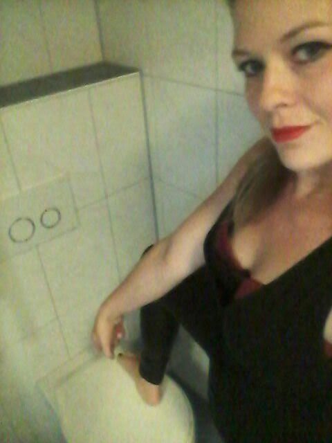 Toilettslave (German)